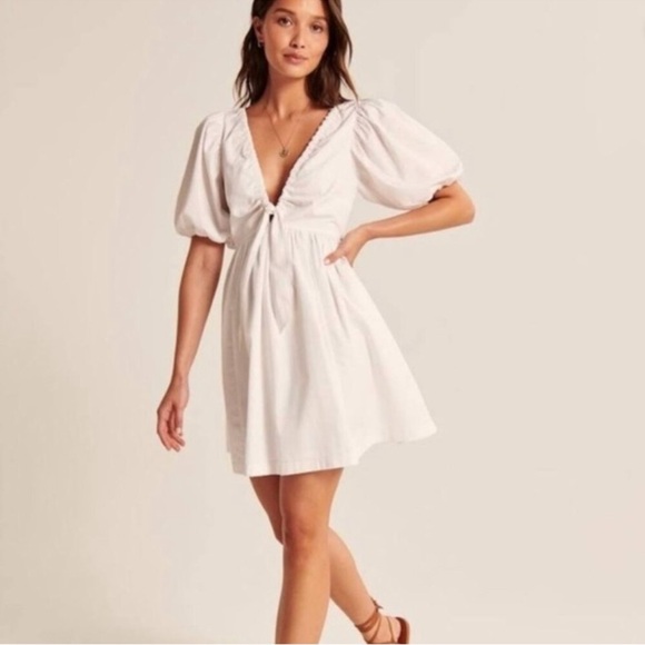 Abercrombie & Fitch Dresses & Skirts - Abercrombie White Puff Baby Doll Sleeve Dress with Bow